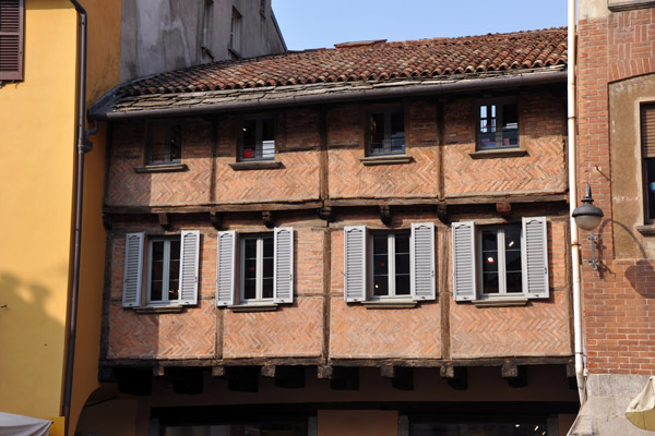 Old house on Piazza San Fedele with interesting brickwork