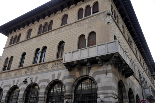 Banca Carige, Como