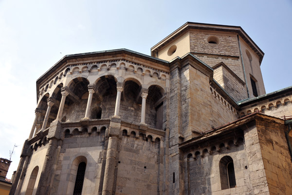 The back side of San Fedele, Via Vittorio Emanuele II