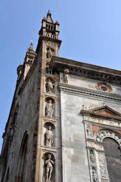 The Gothic west façade was built 1457-1498
