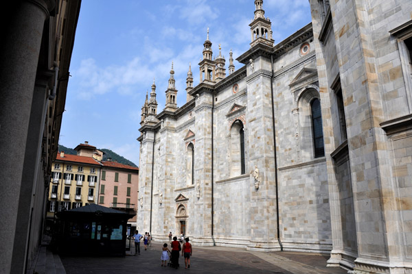 South side of Como Cathedral - Via Maestri Comacini