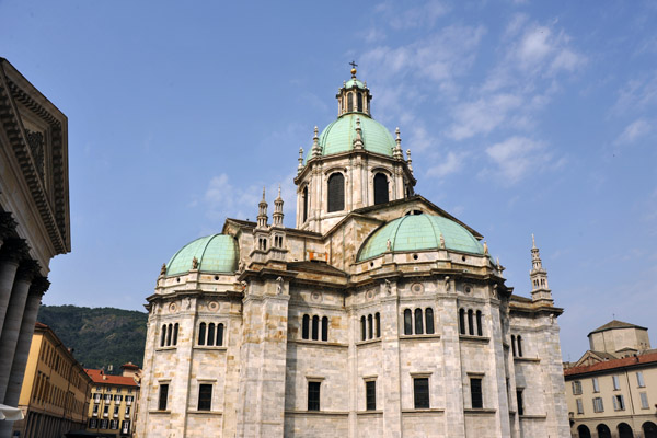 After almost 4 centuries of construction, Como Cathedral transformed from Gothic to Rococo 