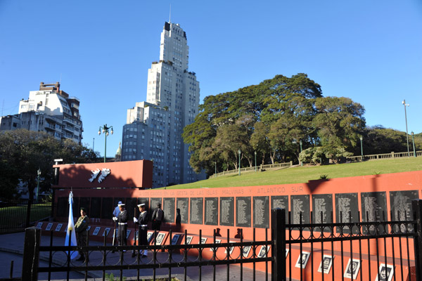 Monumento a los caídos en Malvinas - Plaza San Martín