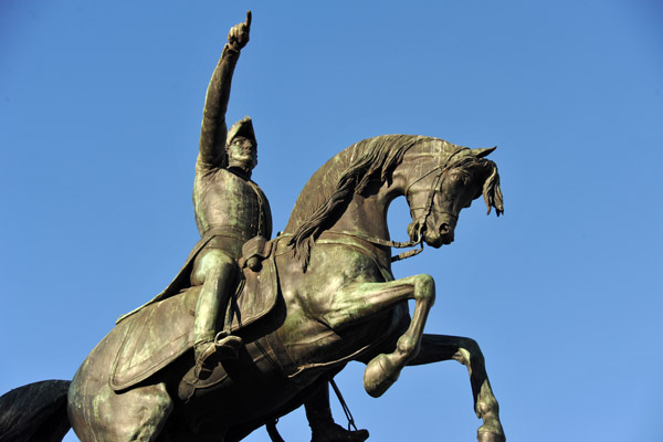 The equestrian statue of General San Martin is by Louis Daumas, 1862