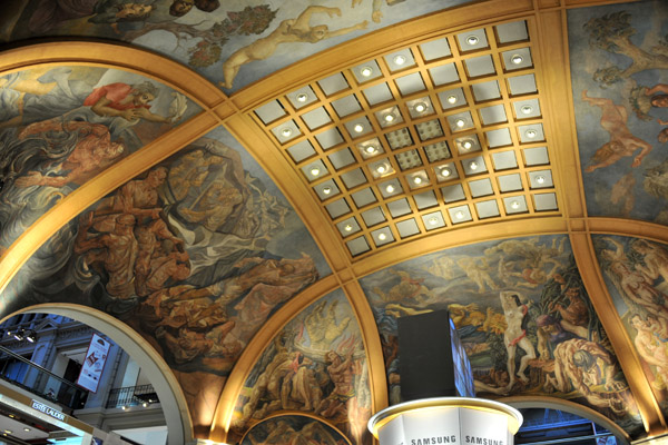 Central dome of the Galeras Pacfico with its New Realist style murals, 1945-1946