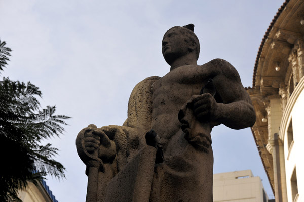 Statue at the junction of Calle Florida and Diagonal Norte
