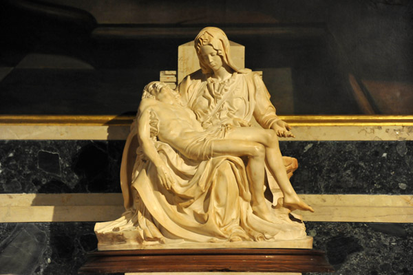 Reproduction of Michelangelo's Piet at the Metropolitan Cathedral of Buenos Aires