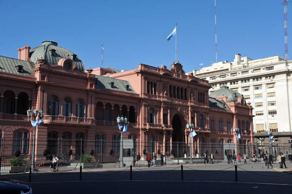 Casa Rosada is best photographed later in day