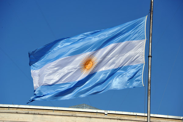 Flag of Argentina, Plaza de Mayo