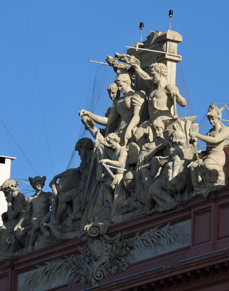 Sculptural group on the eastern faade of the Casa Rosada