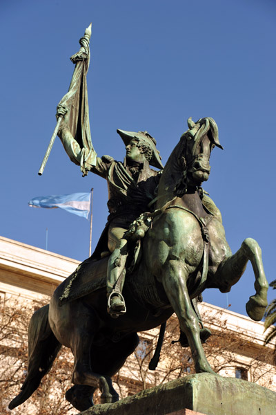 Equestrian statue of General Belgrano, Plaza de Mayo