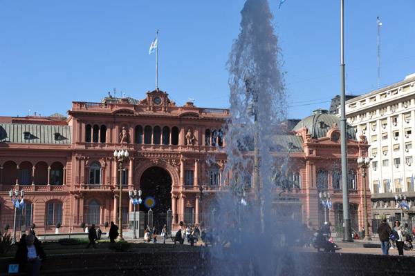 The famous Casa Rosada at the eastern end of Plaza de Mayo