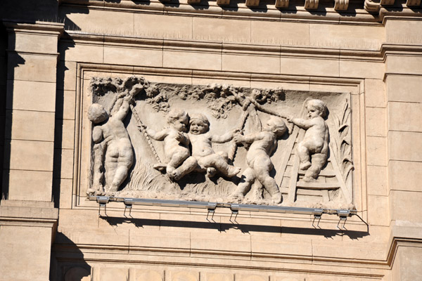 Relief of children at play on the Teatro Coln