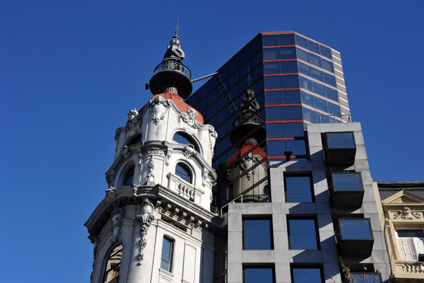 A modern building on the corner of Talcahuano and Tucumn salvaged the beautiful turn-of-the-centry tower of its predecessor 