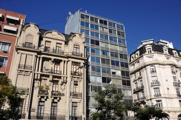 The architecture of the 1960s & 70s strikes Calle Lavalle 