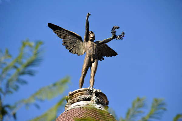Male winged victory atop the Club Español, Buenos Aires