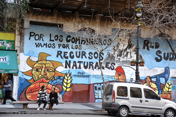 Mural on Av de Mayo - Por Los Compañeros vamos por los recursos naturales, Buenos Aires