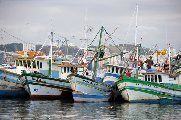 Fishing boats docked at Jurujuba