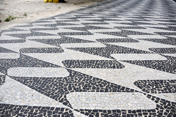 Mosaic sidewalk along the beach of São Francisco - Niterói