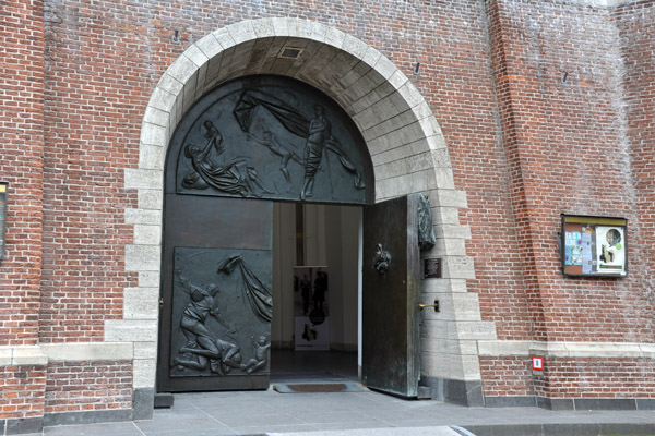 Oorlog en Vrede - bronze doors, Grote of Sint-Laurenskerk, Rotterdam