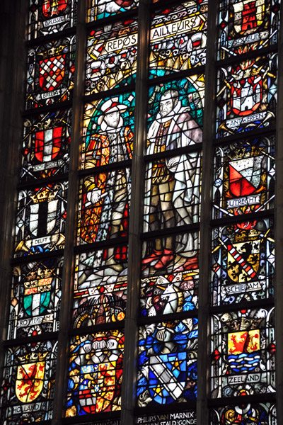 The original stained glass was destroyed in 1566 and 1807