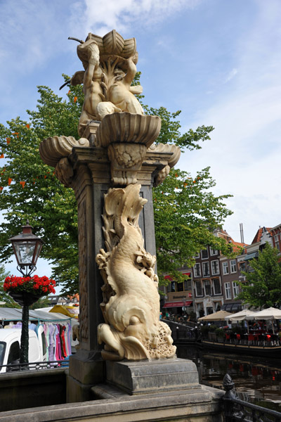 Vismarkt fountain, Leiden