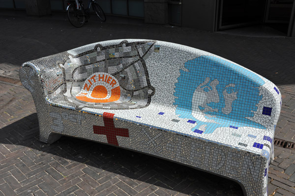 Mosaic seat, Stationsplein, Leiden