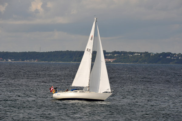 A sailboat off the coast of Helsingr