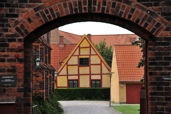 Looking through an arch behind the Vor Frue Kloster