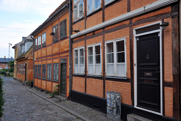 There are a lot of cute little streets