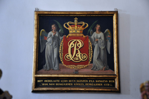 Angels with the crest of Christian VIII (r. 1839-1848)
