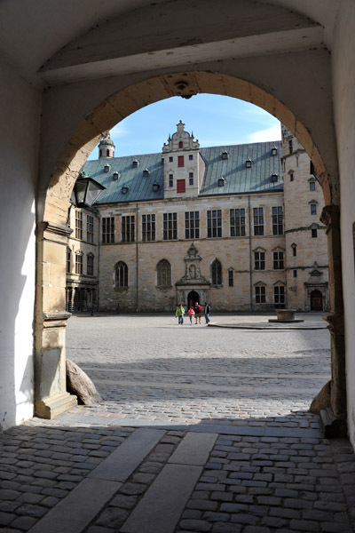 Looking through the gate into the palace courtyard