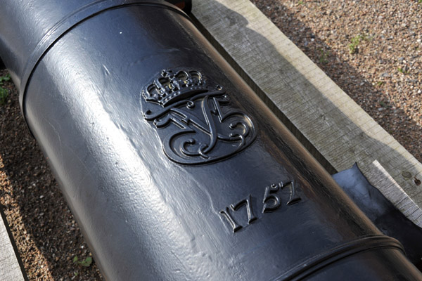 Cannon with the crest of Frederik V dated 1757