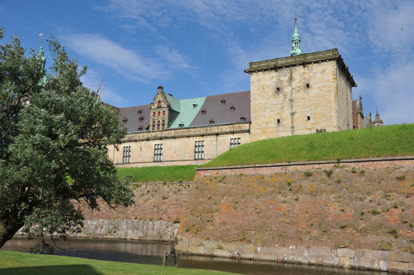 Kronborg - inner moat and fortifications