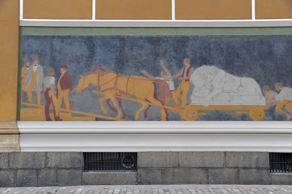 Murals on the exterior of the Thorvaldsen Museum