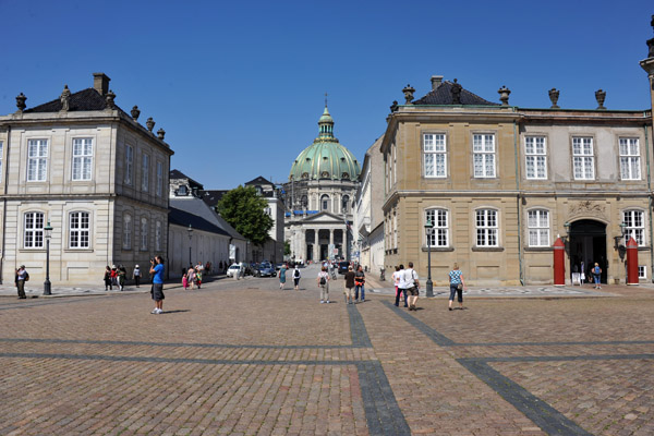 Looking from the Amalienborg Square west to the Marmorkirke