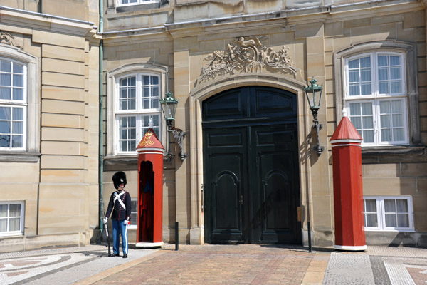 Guard outside the Amalienborg