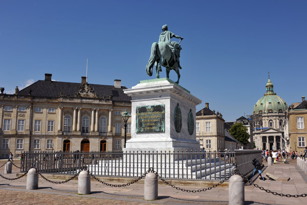Equestrian statue of Frederik V, Amalienborg