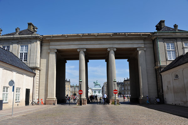Southern gateway to the Amalienborg