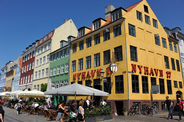 Today, Nyhavn's many restaurants and bars are popular with tourists
