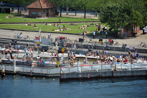 Sunny summer Sunday - Harbour Baths