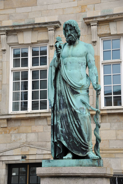 Zeus - Queen's Gate, Christiansborg