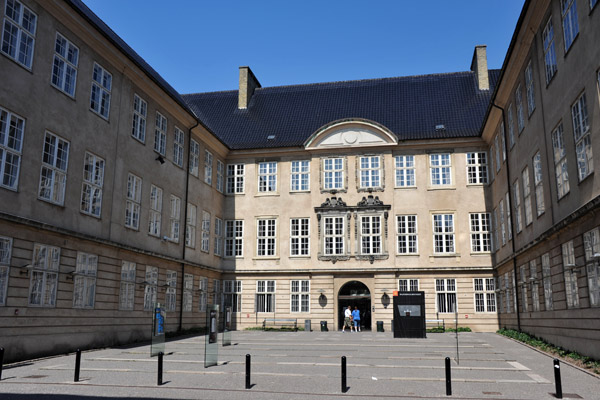 Main entrance, National Museum