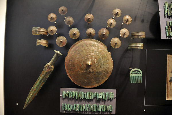 Grave goods of a woman from Hverrehus, ca 1400 BC