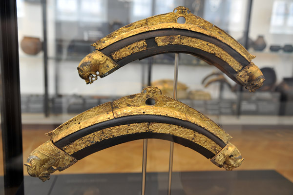 Collars for carriage horses from the hoard of Mammen