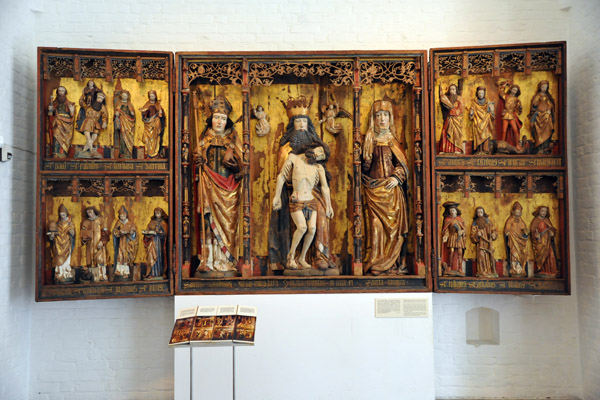 Altar, Fborg, 1539 - on the wings are St. Peter, St. Andrew and the Fourteen Intercessors