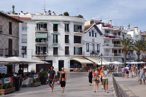 Carrer del Port d'Alegre along Playa San Sebastian