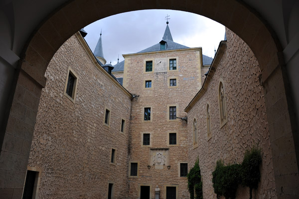 The archway linking the two courtyards of the Alczar