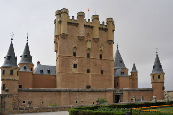 East face of the Alcazar of Segovia dominated by the Torre de Juan II