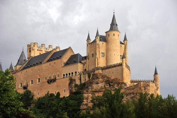 The best views of the Alcazar are from a park near the river off Ctra de Arevalo 